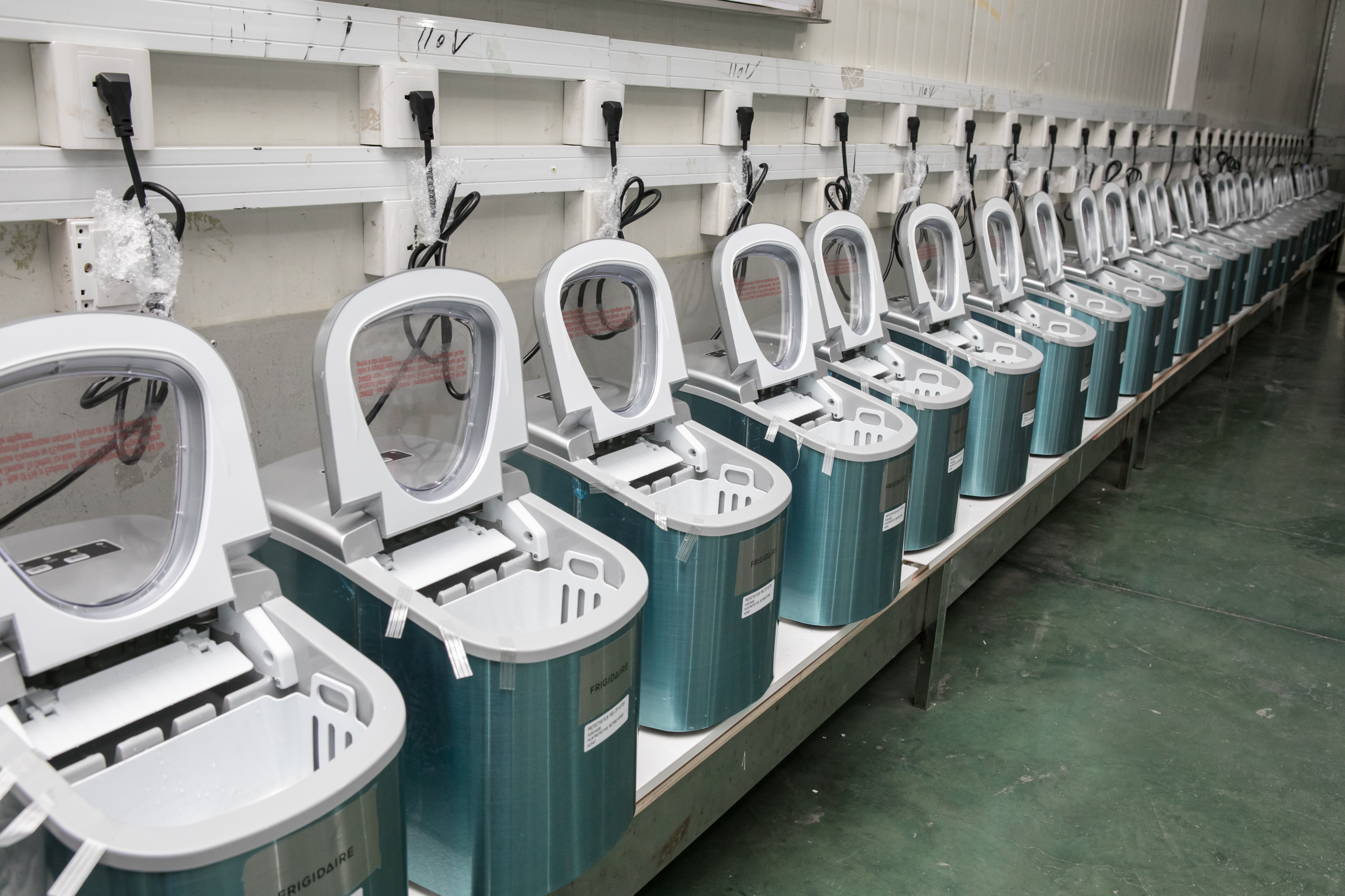 What are the advantages of ice machines with water dispensers compared to traditional ice machines